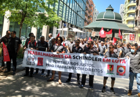 A luta dos trabalhadores na Schindler resultou em ajustes salariais